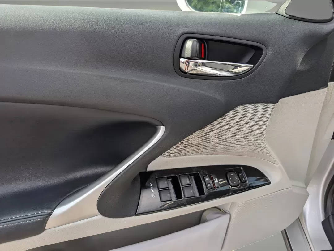 2011 Lexus IS 250 (JTHBF5C21B5) with an Other engine, located at 1430 Gateway Drive, Opelika, AL, 36801, (334) 239-0944, 32.637871, -85.409790 - **Discover Your Next Adventure with the 2011 Lexus IS 250 at Gils Auto in Phenix City!**<br /> <br /> Are you in search of a stylish sedan that offers both comfort and performance for weekend getaways or long commutes? Look no further! The 2011 Lexus IS 250 is the perfect vehicle for those who appre - Photo#8