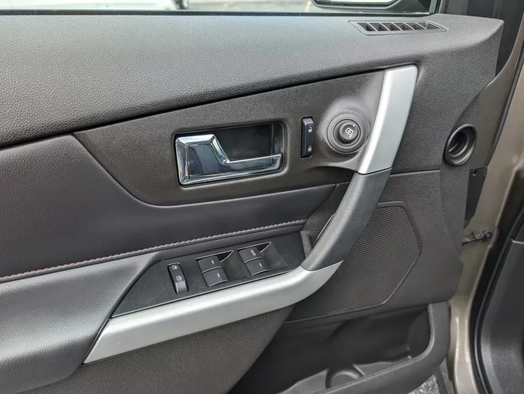 2012 Ford Edge SEL (2FMDK4JC7CB) with an Gas V6 3.5L/213 engine, 6-Speed Automatic transmission, located at 3959 U.S. 80 W, Phenix City, AL, 36870, (334) 297-4885, 32.469296, -85.135185 - 2012 Ford Edge SEL - Photo#8