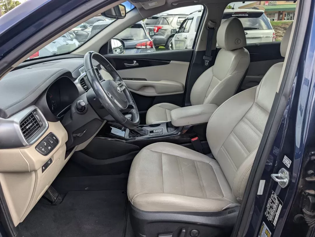 2019 /Stone Beige Kia Sorento EX V6 (5XYPH4A54KG) with an Regular Unleaded V-6 3.3 L/204 engine, 8-Speed Automatic w/OD transmission, located at 3959 U.S. 80 W, Phenix City, AL, 36870, (334) 297-4885, 32.469296, -85.135185 - 2019 Kia Sorento EX V6 - Photo#9