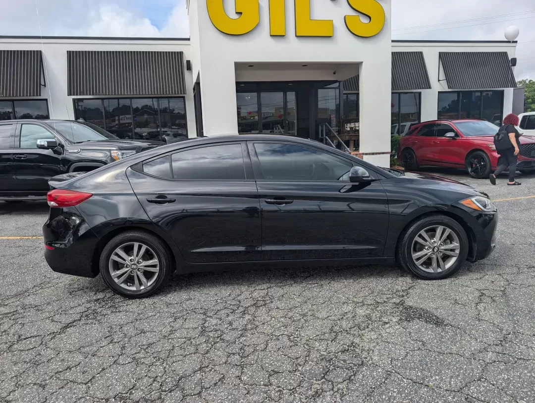 2017 /Gray Hyundai Elantra SE (5NPD84LF9HH) with an Regular Unleaded I-4 2.0 L/122 engine, located at 3959 U.S. 80 W, Phenix City, AL, 36870, (334) 297-4885, 32.469296, -85.135185 - 2017 Hyundai Elantra SE - Photo#3