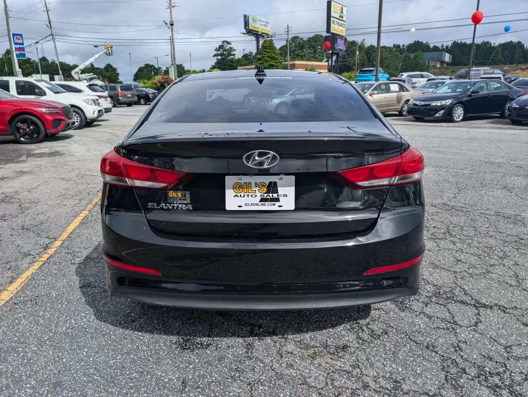 2017 /Gray Hyundai Elantra SE (5NPD84LF9HH) with an Regular Unleaded I-4 2.0 L/122 engine, located at 3959 U.S. 80 W, Phenix City, AL, 36870, (334) 297-4885, 32.469296, -85.135185 - 2017 Hyundai Elantra SE - Photo#5