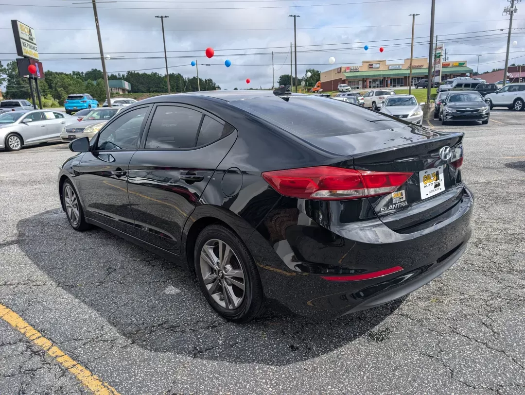 2017 /Gray Hyundai Elantra SE (5NPD84LF9HH) with an Regular Unleaded I-4 2.0 L/122 engine, located at 3959 U.S. 80 W, Phenix City, AL, 36870, (334) 297-4885, 32.469296, -85.135185 - 2017 Hyundai Elantra SE - Photo#6