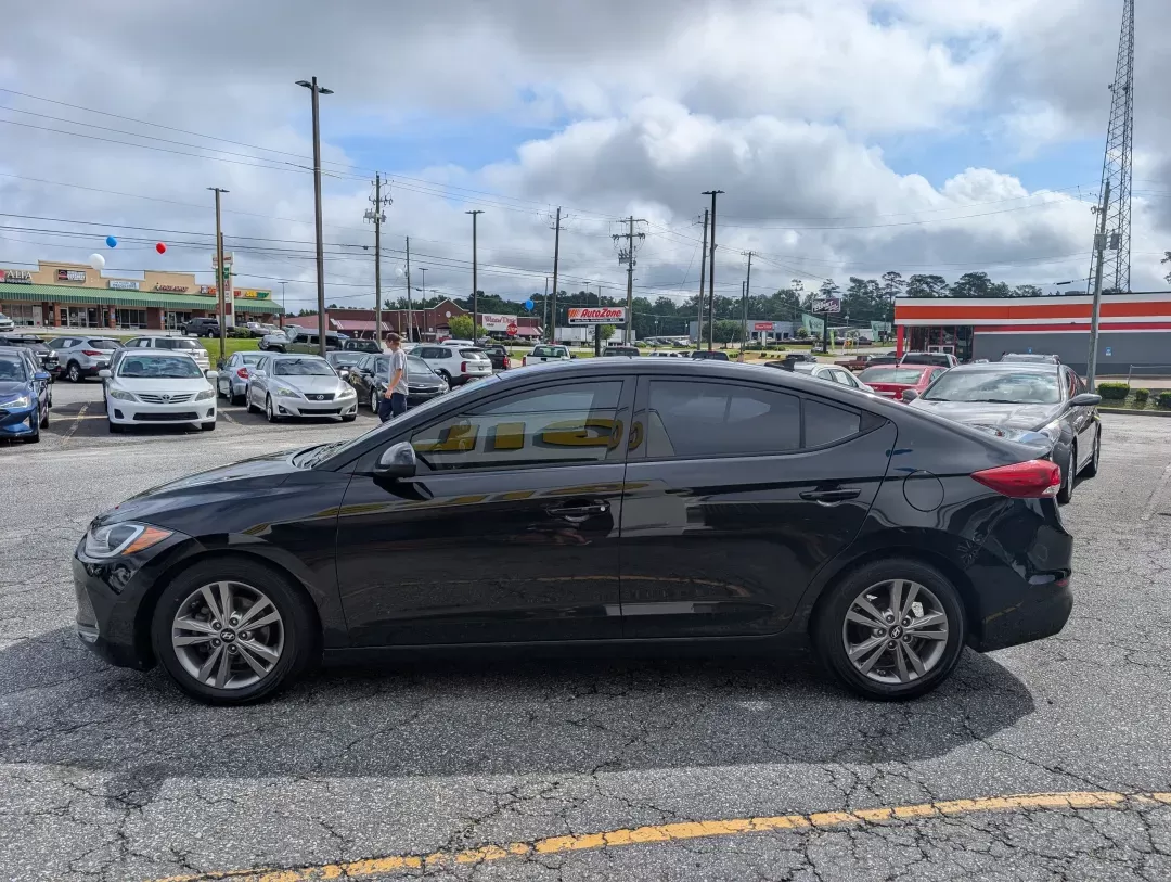 2017 /Gray Hyundai Elantra SE (5NPD84LF9HH) with an Regular Unleaded I-4 2.0 L/122 engine, located at 3959 U.S. 80 W, Phenix City, AL, 36870, (334) 297-4885, 32.469296, -85.135185 - 2017 Hyundai Elantra SE - Photo#7