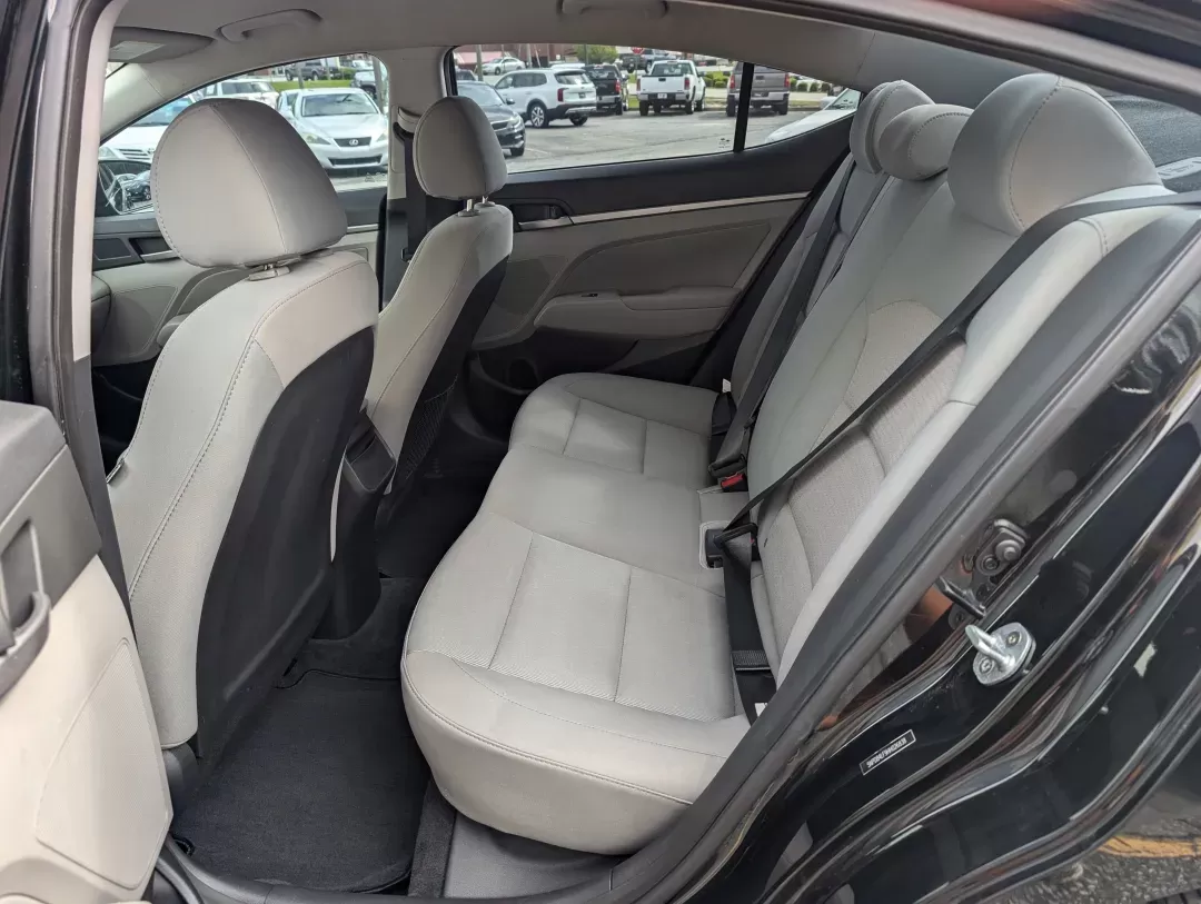 2017 /Gray Hyundai Elantra SE (5NPD84LF9HH) with an Regular Unleaded I-4 2.0 L/122 engine, located at 3959 U.S. 80 W, Phenix City, AL, 36870, (334) 297-4885, 32.469296, -85.135185 - 2017 Hyundai Elantra SE - Photo#10