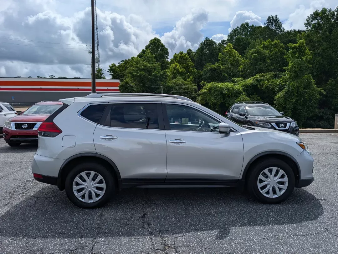 2017 /Charcoal Nissan Rogue S (JN8AT2MT8HW) with an Regular Unleaded I-4 2.5 L/152 engine, 1-Speed CVT w/OD transmission, located at 3959 U.S. 80 W, Phenix City, AL, 36870, (334) 297-4885, 32.469296, -85.135185 - 2017 Nissan Rogue S - Photo#3