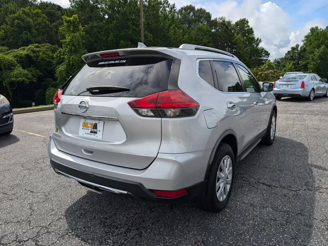 2017 /Charcoal Nissan Rogue S (JN8AT2MT8HW) with an Regular Unleaded I-4 2.5 L/152 engine, 1-Speed CVT w/OD transmission, located at 3959 U.S. 80 W, Phenix City, AL, 36870, (334) 297-4885, 32.469296, -85.135185 - 2017 Nissan Rogue S - Photo#4