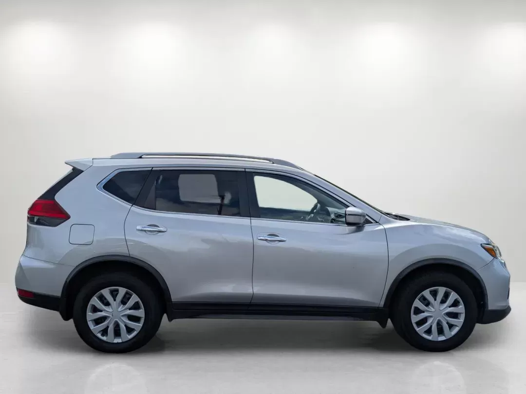 2017 /Charcoal Nissan Rogue S (JN8AT2MT8HW) with an Regular Unleaded I-4 2.5 L/152 engine, 1-Speed CVT w/OD transmission, located at 804 22nd Ave, Phenix City, AL, 36870, (334) 297-1860, 32.484749, -85.024475 - 2017 Nissan Rogue S - Photo#3