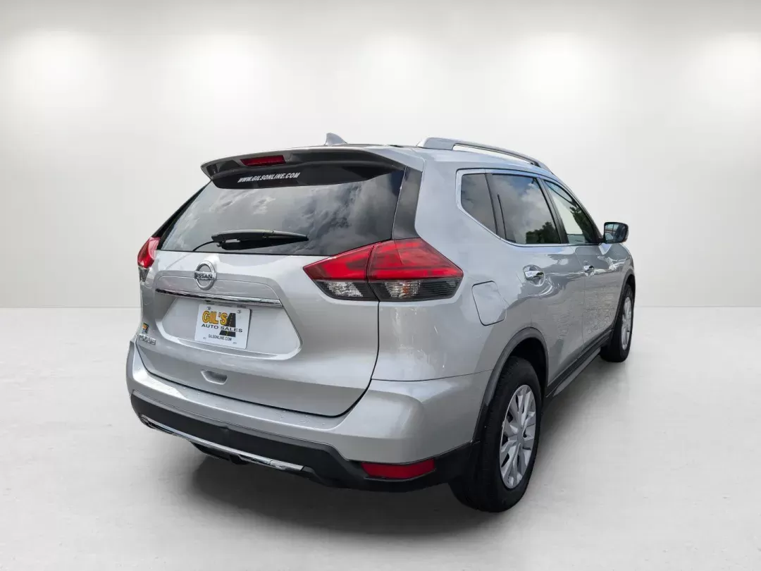 2017 /Charcoal Nissan Rogue S (JN8AT2MT8HW) with an Regular Unleaded I-4 2.5 L/152 engine, 1-Speed CVT w/OD transmission, located at 804 22nd Ave, Phenix City, AL, 36870, (334) 297-1860, 32.484749, -85.024475 - 2017 Nissan Rogue S - Photo#4