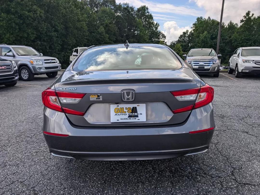 2018 Honda Accord Sedan LX 1.5T (1HGCV1F1XJA) with an Intercooled Turbo Regular Unleaded I-4 1.5 L/91 engine, 1-Speed CVT w/OD transmission, located at 3959 U.S. 80 W, Phenix City, AL, 36870, (334) 297-4885, 32.469296, -85.135185 - 2018 Honda Accord Sedan LX 1.5T - Photo#5