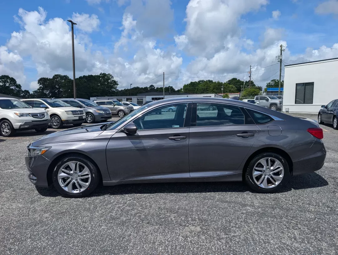 2018 Honda Accord Sedan LX 1.5T (1HGCV1F1XJA) with an Intercooled Turbo Regular Unleaded I-4 1.5 L/91 engine, 1-Speed CVT w/OD transmission, located at 3959 U.S. 80 W, Phenix City, AL, 36870, (334) 297-4885, 32.469296, -85.135185 - 2018 Honda Accord Sedan LX 1.5T - Photo#7