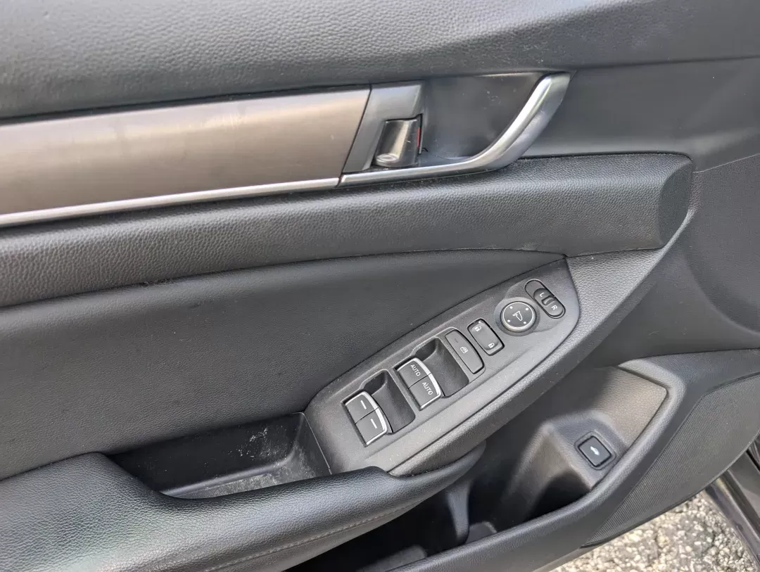 2018 Honda Accord Sedan LX 1.5T (1HGCV1F1XJA) with an Intercooled Turbo Regular Unleaded I-4 1.5 L/91 engine, 1-Speed CVT w/OD transmission, located at 3959 U.S. 80 W, Phenix City, AL, 36870, (334) 297-4885, 32.469296, -85.135185 - 2018 Honda Accord Sedan LX 1.5T - Photo#8