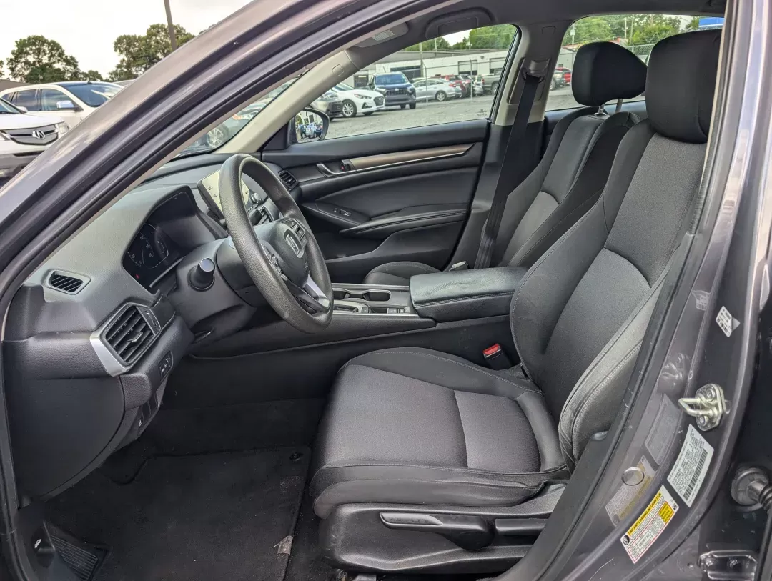 2018 Honda Accord Sedan LX 1.5T (1HGCV1F1XJA) with an Intercooled Turbo Regular Unleaded I-4 1.5 L/91 engine, 1-Speed CVT w/OD transmission, located at 3959 U.S. 80 W, Phenix City, AL, 36870, (334) 297-4885, 32.469296, -85.135185 - 2018 Honda Accord Sedan LX 1.5T - Photo#9