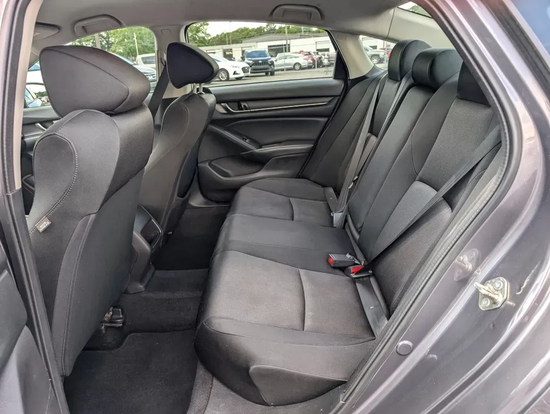 2018 Honda Accord Sedan LX 1.5T (1HGCV1F1XJA) with an Intercooled Turbo Regular Unleaded I-4 1.5 L/91 engine, 1-Speed CVT w/OD transmission, located at 3959 U.S. 80 W, Phenix City, AL, 36870, (334) 297-4885, 32.469296, -85.135185 - 2018 Honda Accord Sedan LX 1.5T - Photo#10