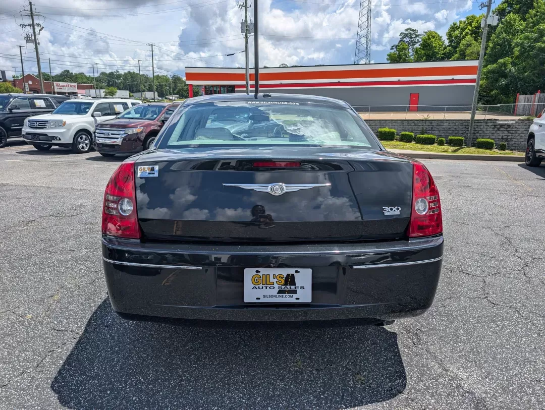 2010 /Dark Khaki/Light Gray Stone Chrysler 300 Touring Signature (2C3CA5CV9AH) with an Gas V6 3.5L/215 engine, 4-Speed Automatic transmission, located at 3959 U.S. 80 W, Phenix City, AL, 36870, (334) 297-4885, 32.469296, -85.135185 - 2010 Chrysler 300 Touring Signature - Photo#5