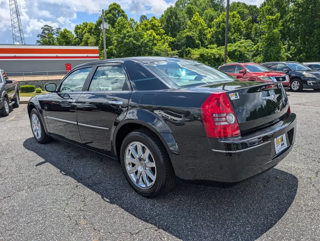 2010 /Dark Khaki/Light Gray Stone Chrysler 300 Touring Signature (2C3CA5CV9AH) with an Gas V6 3.5L/215 engine, 4-Speed Automatic transmission, located at 3959 U.S. 80 W, Phenix City, AL, 36870, (334) 297-4885, 32.469296, -85.135185 - 2010 Chrysler 300 Touring Signature - Photo#6