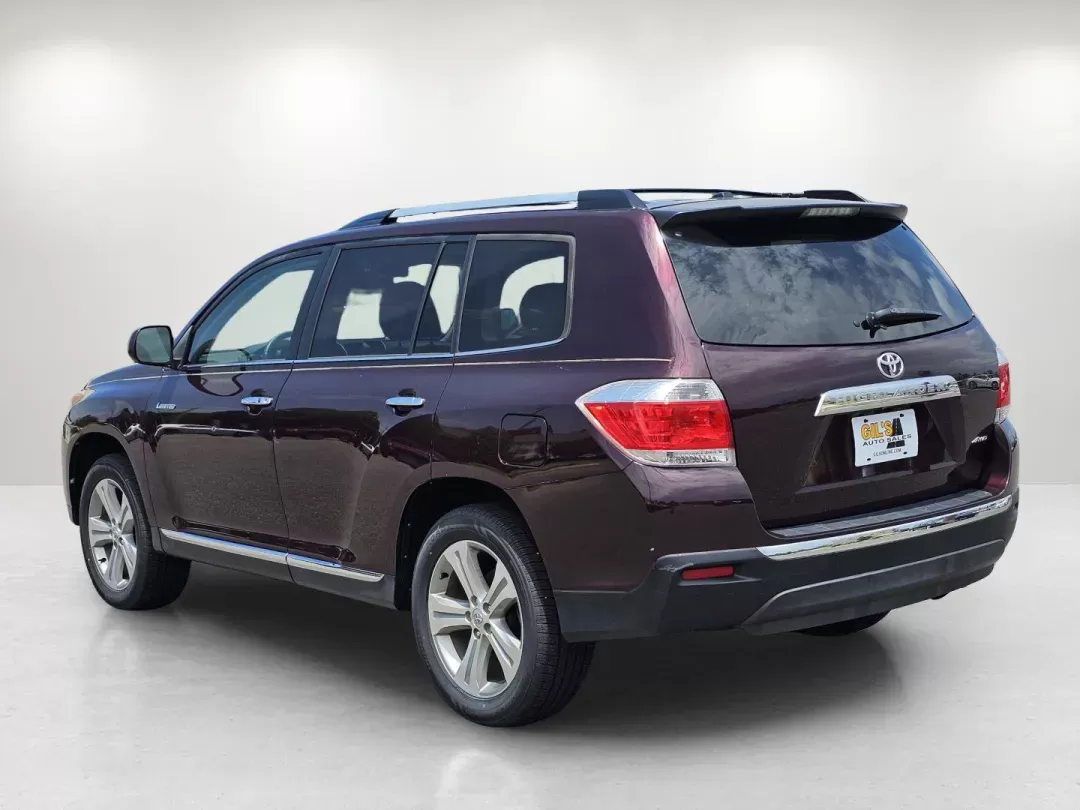 2012 Toyota Highlander Limited (5TDDK3EH2CS) with an Other engine, located at 521 Old Farm Lane Rd, Prattville, AL, 36066, (334) 325-1505, 32.482460, -86.416367 - **Discover Your Next Adventure with the 2012 Toyota Highlander at Gils Auto in Prattville, AL!**<br /> <br /> Are you in search of a versatile SUV that can accommodate your family's needs while offering comfort and style for everyday adventures? Look no further than the 2012 Toyota Highlander Limite - Photo#6