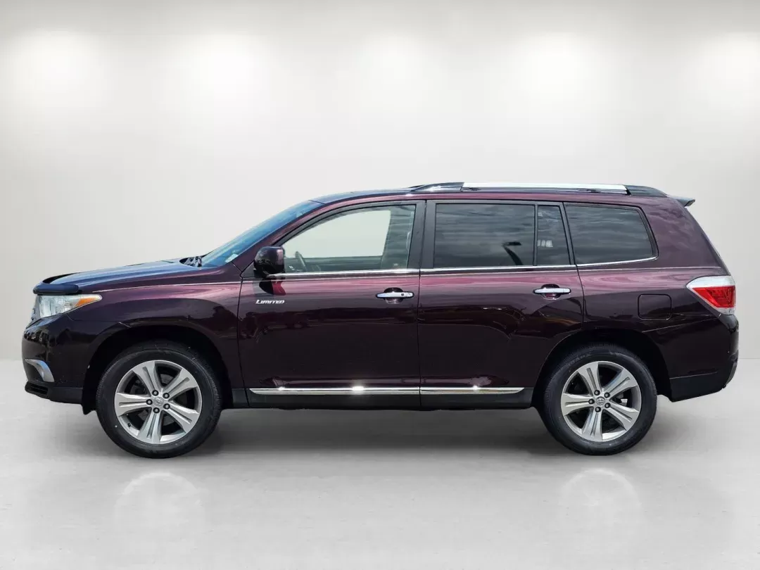2012 Toyota Highlander Limited (5TDDK3EH2CS) with an Other engine, located at 521 Old Farm Lane Rd, Prattville, AL, 36066, (334) 325-1505, 32.482460, -86.416367 - **Discover Your Next Adventure with the 2012 Toyota Highlander at Gils Auto in Prattville, AL!**<br /> <br /> Are you in search of a versatile SUV that can accommodate your family's needs while offering comfort and style for everyday adventures? Look no further than the 2012 Toyota Highlander Limite - Photo#7