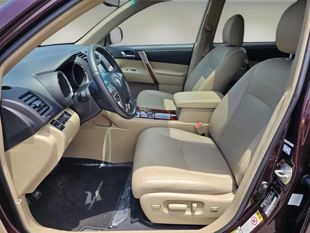 2012 Toyota Highlander Limited (5TDDK3EH2CS) with an Other engine, located at 521 Old Farm Lane Rd, Prattville, AL, 36066, (334) 325-1505, 32.482460, -86.416367 - **Discover Your Next Adventure with the 2012 Toyota Highlander at Gils Auto in Prattville, AL!**<br /> <br /> Are you in search of a versatile SUV that can accommodate your family's needs while offering comfort and style for everyday adventures? Look no further than the 2012 Toyota Highlander Limite - Photo#9