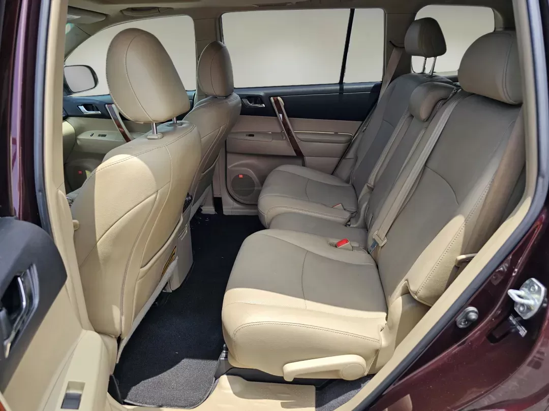 2012 Toyota Highlander Limited (5TDDK3EH2CS) with an Other engine, located at 521 Old Farm Lane Rd, Prattville, AL, 36066, (334) 325-1505, 32.482460, -86.416367 - **Discover Your Next Adventure with the 2012 Toyota Highlander at Gils Auto in Prattville, AL!**<br /> <br /> Are you in search of a versatile SUV that can accommodate your family's needs while offering comfort and style for everyday adventures? Look no further than the 2012 Toyota Highlander Limite - Photo#13