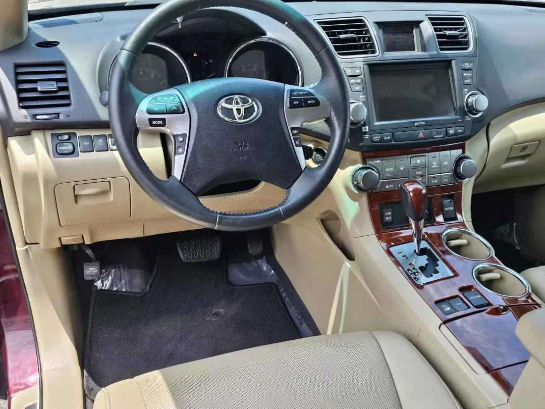 2012 Toyota Highlander Limited (5TDDK3EH2CS) with an Other engine, located at 521 Old Farm Lane Rd, Prattville, AL, 36066, (334) 325-1505, 32.482460, -86.416367 - **Discover Your Next Adventure with the 2012 Toyota Highlander at Gils Auto in Prattville, AL!**<br /> <br /> Are you in search of a versatile SUV that can accommodate your family's needs while offering comfort and style for everyday adventures? Look no further than the 2012 Toyota Highlander Limite - Photo#14