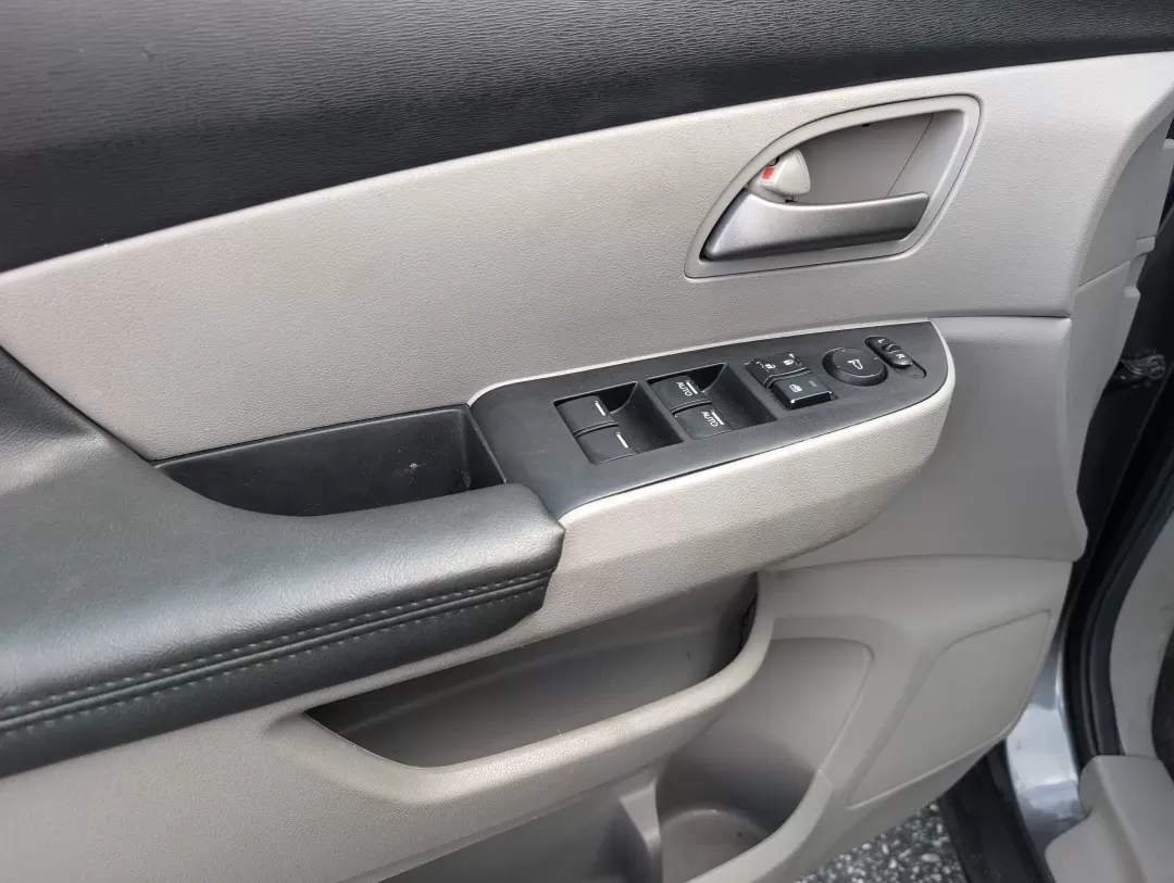 2012 Honda Odyssey EX-L (5FNRL5H68CB) with an Gas V6 3.5L/212 engine, 5-Speed Automatic transmission, located at 1430 Gateway Drive, Opelika, AL, 36801, (334) 239-0944, 32.637871, -85.409790 - 2012 Honda Odyssey EX-L - Photo#8