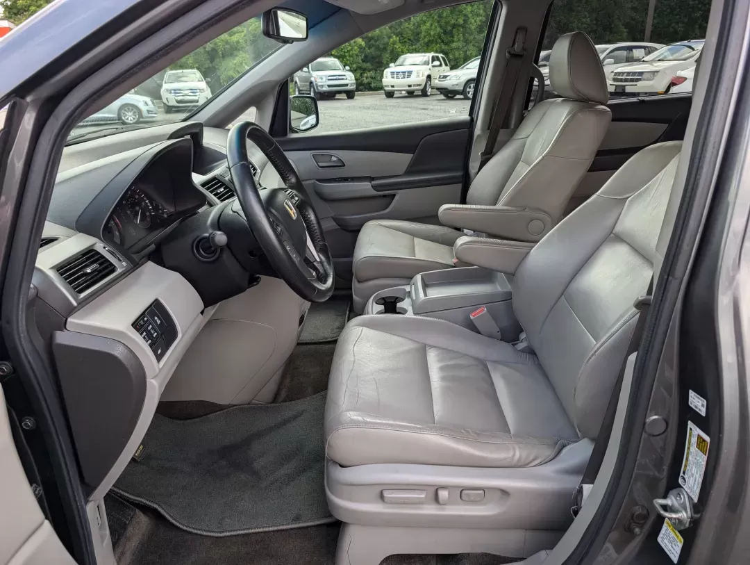 2012 Honda Odyssey EX-L (5FNRL5H68CB) with an Gas V6 3.5L/212 engine, 5-Speed Automatic transmission, located at 1430 Gateway Drive, Opelika, AL, 36801, (334) 239-0944, 32.637871, -85.409790 - 2012 Honda Odyssey EX-L - Photo#9