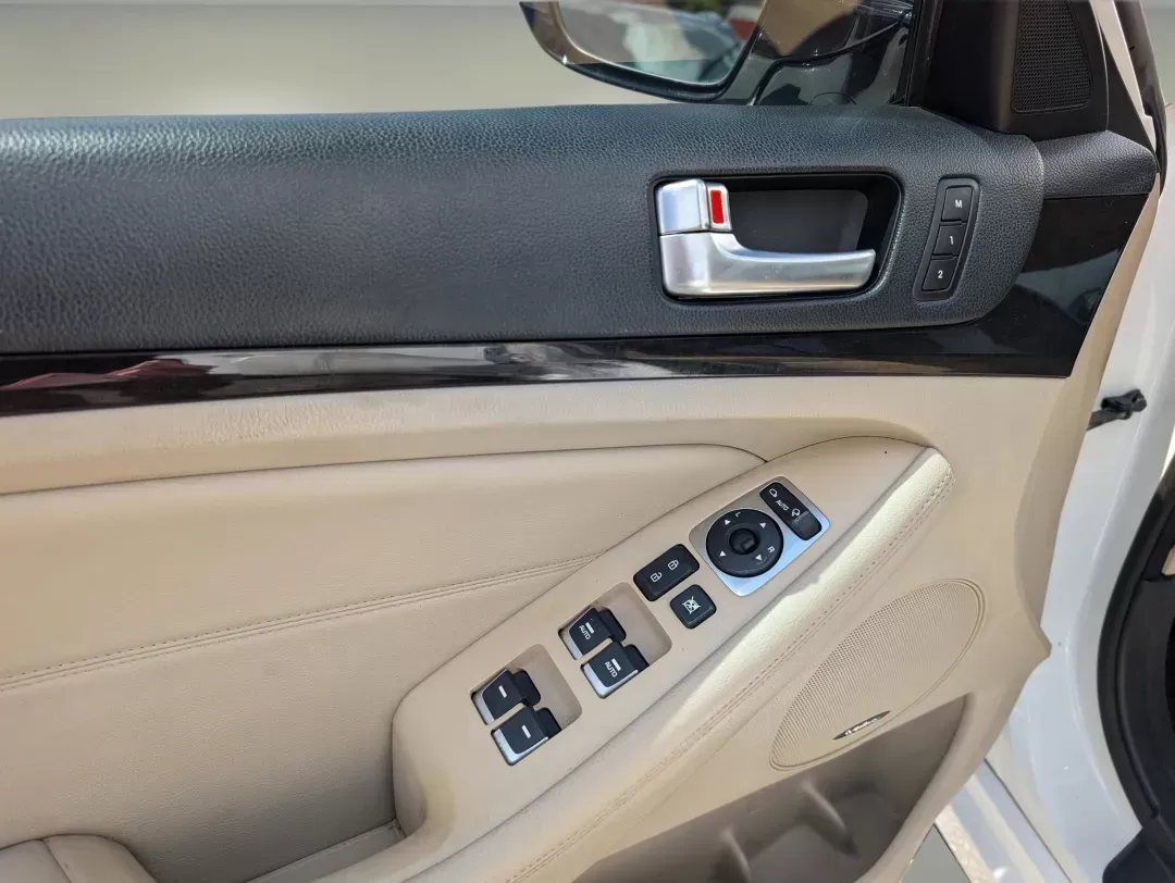 2015 /Beige Kia Cadenza Premium (KNALN4D74F5) with an Regular Unleaded V-6 3.3 L/204 engine, 6-Speed Automatic w/OD transmission, located at 521 Old Farm Lane Rd, Prattville, AL, 36066, (334) 325-1505, 32.482460, -86.416367 - 2015 Kia Cadenza Premium - Photo#9