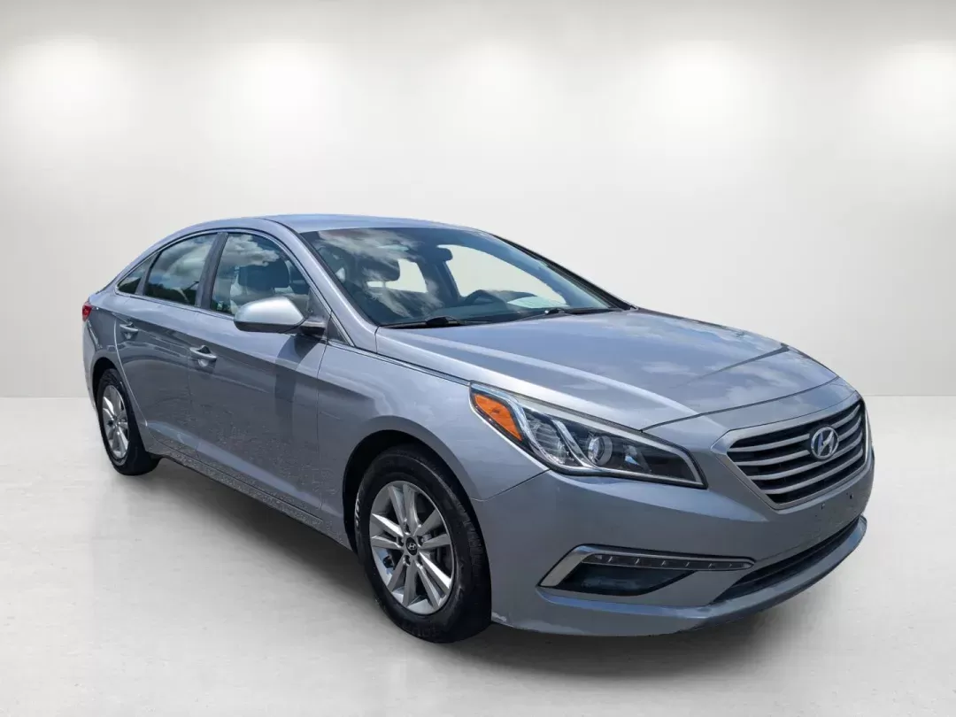2015 /Gray Hyundai Sonata 2.4L SE (5NPE24AF5FH) with an Regular Unleaded I-4 2.4 L/144 engine, 6-Speed Automatic w/OD transmission, located at 3959 U.S. 80 W, Phenix City, AL, 36870, (334) 297-4885, 32.469296, -85.135185 - 2015 Hyundai Sonata 2.4L SE - Photo#2