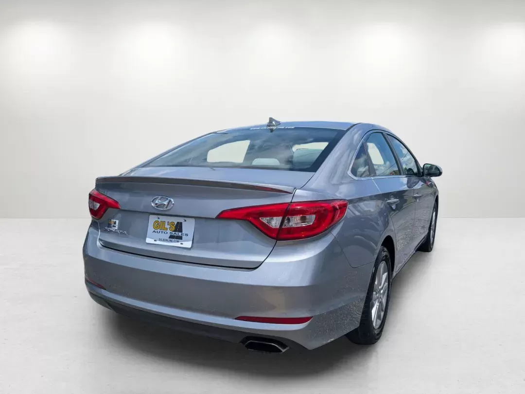 2015 /Gray Hyundai Sonata 2.4L SE (5NPE24AF5FH) with an Regular Unleaded I-4 2.4 L/144 engine, 6-Speed Automatic w/OD transmission, located at 3959 U.S. 80 W, Phenix City, AL, 36870, (334) 297-4885, 32.469296, -85.135185 - 2015 Hyundai Sonata 2.4L SE - Photo#4
