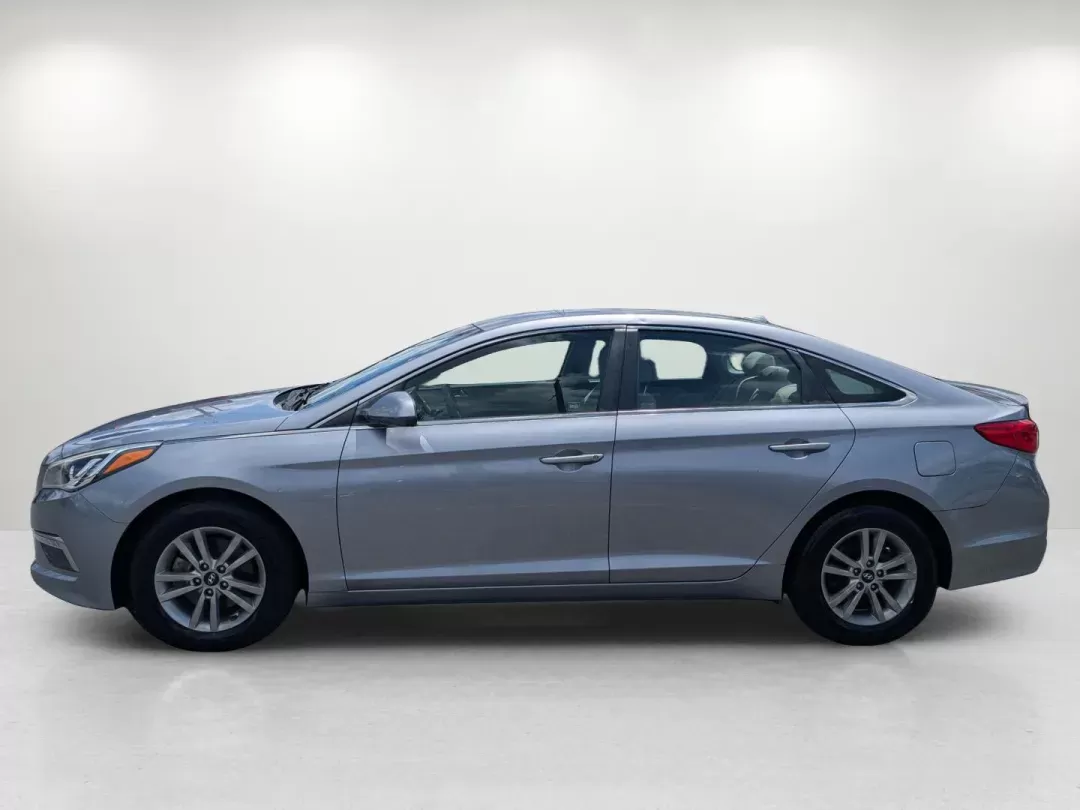 2015 /Gray Hyundai Sonata 2.4L SE (5NPE24AF5FH) with an Regular Unleaded I-4 2.4 L/144 engine, 6-Speed Automatic w/OD transmission, located at 3959 U.S. 80 W, Phenix City, AL, 36870, (334) 297-4885, 32.469296, -85.135185 - 2015 Hyundai Sonata 2.4L SE - Photo#7