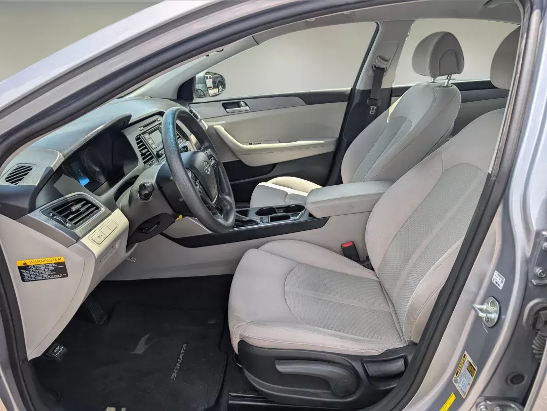 2015 /Gray Hyundai Sonata 2.4L SE (5NPE24AF5FH) with an Regular Unleaded I-4 2.4 L/144 engine, 6-Speed Automatic w/OD transmission, located at 3959 U.S. 80 W, Phenix City, AL, 36870, (334) 297-4885, 32.469296, -85.135185 - 2015 Hyundai Sonata 2.4L SE - Photo#9