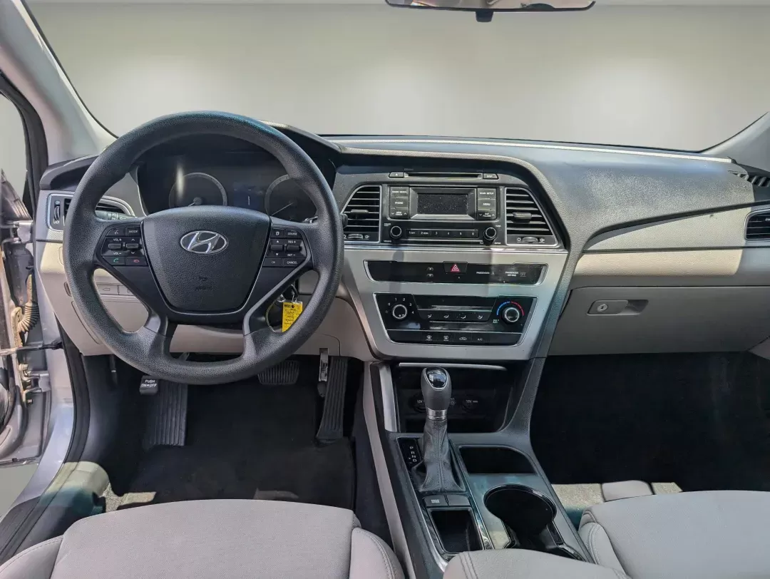 2015 /Gray Hyundai Sonata 2.4L SE (5NPE24AF5FH) with an Regular Unleaded I-4 2.4 L/144 engine, 6-Speed Automatic w/OD transmission, located at 3959 U.S. 80 W, Phenix City, AL, 36870, (334) 297-4885, 32.469296, -85.135185 - 2015 Hyundai Sonata 2.4L SE - Photo#11