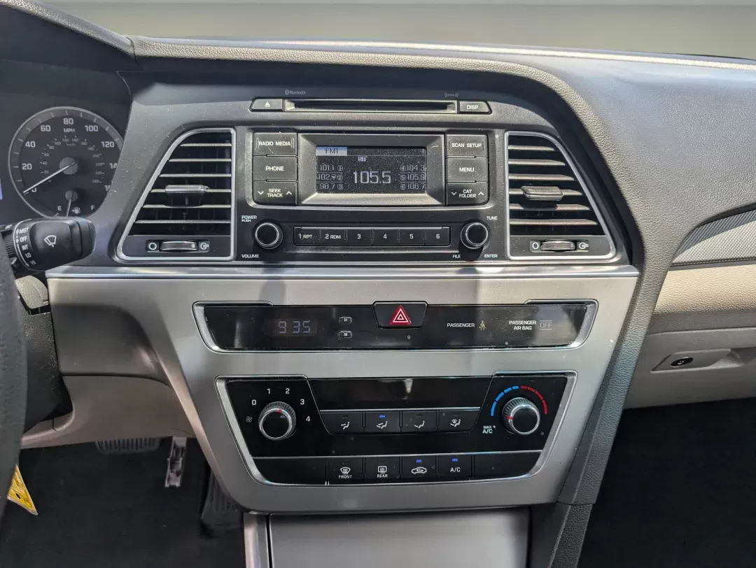 2015 /Gray Hyundai Sonata 2.4L SE (5NPE24AF5FH) with an Regular Unleaded I-4 2.4 L/144 engine, 6-Speed Automatic w/OD transmission, located at 3959 U.S. 80 W, Phenix City, AL, 36870, (334) 297-4885, 32.469296, -85.135185 - 2015 Hyundai Sonata 2.4L SE - Photo#14