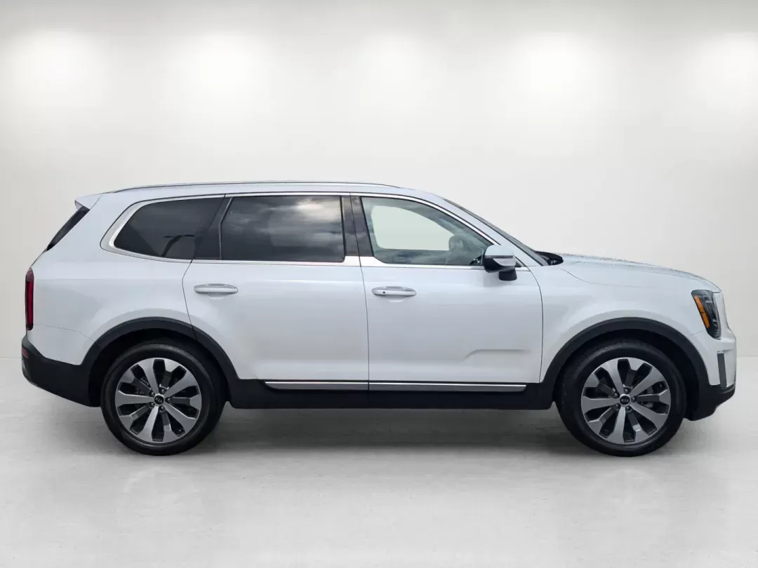 2020 /Gray Kia Telluride S (5XYP6DHC3LG) with an Regular Unleaded V-6 3.8 L/231 engine, 8-Speed Automatic w/OD transmission, located at 3959 U.S. 80 W, Phenix City, AL, 36870, (334) 297-4885, 32.469296, -85.135185 - 2020 Kia Telluride S - Photo#3