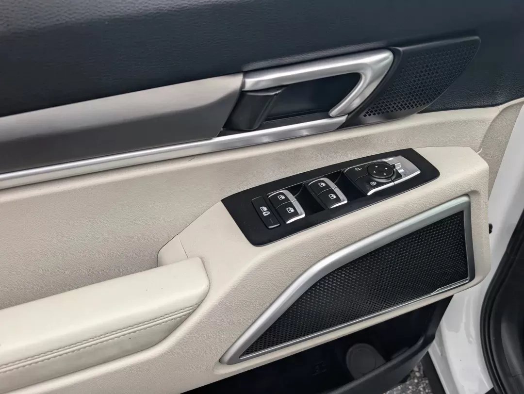 2020 /Gray Kia Telluride S (5XYP6DHC3LG) with an Regular Unleaded V-6 3.8 L/231 engine, 8-Speed Automatic w/OD transmission, located at 3959 U.S. 80 W, Phenix City, AL, 36870, (334) 297-4885, 32.469296, -85.135185 - 2020 Kia Telluride S - Photo#8