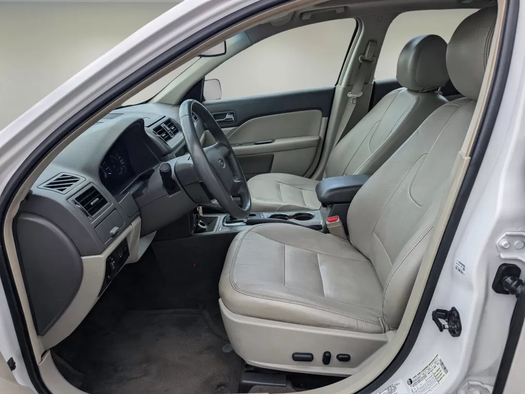 2012 Ford Fusion SEL (3FAHP0JG8CR) with an Other engine, located at 7000 Northlake Connector, Columbus, GA, 31904, (706) 987-8085, 32.524975, -84.978134 - **Experience Comfort and Reliability with This 2012 Ford Fusion SEL at Gils Auto - Opelika!**<br /> <br /> If you're searching for a dependable sedan that perfectly balances comfort and efficiency, look no further than this stunning 2012 Ford Fusion SEL at Gils Auto, located at 1430 Gateway Drive, O - Photo#9