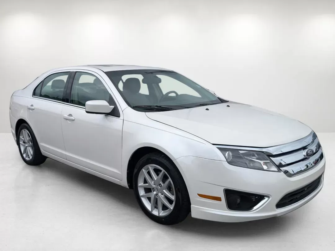 2012 Ford Fusion SEL (3FAHP0JG8CR) with an Other engine, located at 1430 Gateway Drive, Opelika, AL, 36801, (334) 239-0944, 32.637871, -85.409790 - **Discover Your Perfect Ride: 2012 Ford Fusion SEL at Gils Auto in Opelika, AL**<br /> <br /> Are you searching for a reliable sedan that effortlessly combines comfort, style, and practicality? Look no further than this 2012 Ford Fusion SEL, available now at Gils Auto, your trusted Buy Here Pay Here - Photo#2