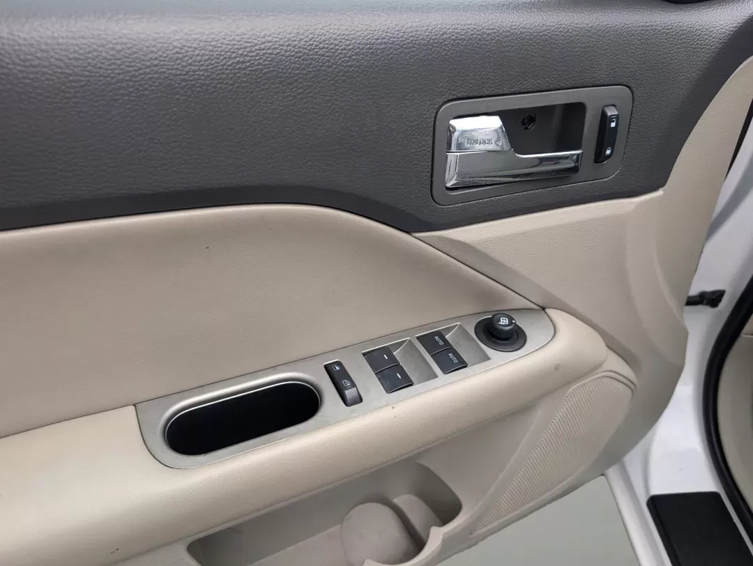 2012 Ford Fusion SEL (3FAHP0JG8CR) with an Other engine, located at 1430 Gateway Drive, Opelika, AL, 36801, (334) 239-0944, 32.637871, -85.409790 - **Discover Your Perfect Ride: 2012 Ford Fusion SEL at Gils Auto in Opelika, AL**<br /> <br /> Are you searching for a reliable sedan that effortlessly combines comfort, style, and practicality? Look no further than this 2012 Ford Fusion SEL, available now at Gils Auto, your trusted Buy Here Pay Here - Photo#8