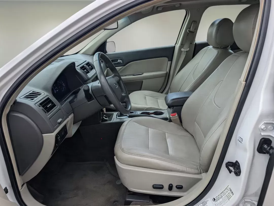 2012 Ford Fusion SEL (3FAHP0JG8CR) with an Other engine, located at 1430 Gateway Drive, Opelika, AL, 36801, (334) 239-0944, 32.637871, -85.409790 - **Discover Your Perfect Ride: 2012 Ford Fusion SEL at Gils Auto in Opelika, AL**<br /> <br /> Are you searching for a reliable sedan that effortlessly combines comfort, style, and practicality? Look no further than this 2012 Ford Fusion SEL, available now at Gils Auto, your trusted Buy Here Pay Here - Photo#9