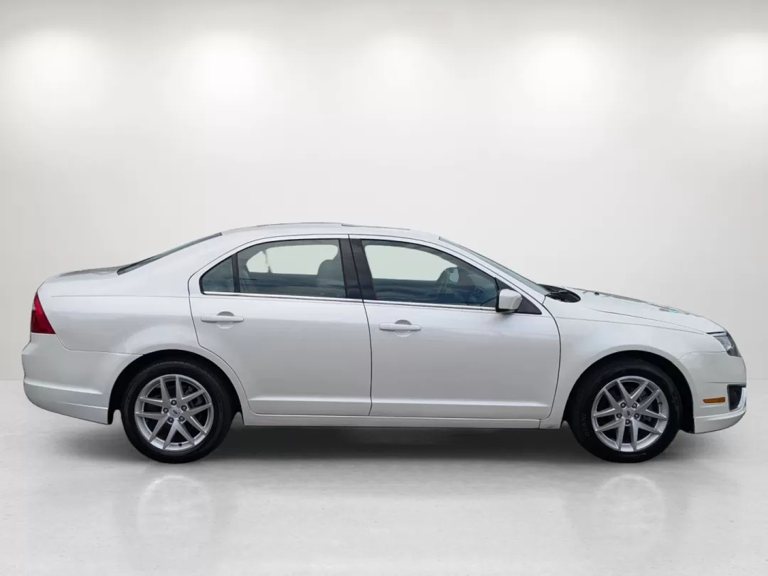 2012 Ford Fusion SEL (3FAHP0JG8CR) with an Other engine, located at 7000 Northlake Connector, Columbus, GA, 31904, (706) 987-8085, 32.524975, -84.978134 - **Experience Comfort and Reliability with This 2012 Ford Fusion SEL at Gils Auto - Opelika!**<br /> <br /> If you're searching for a dependable sedan that perfectly balances comfort and efficiency, look no further than this stunning 2012 Ford Fusion SEL at Gils Auto, located at 1430 Gateway Drive, O - Photo#3
