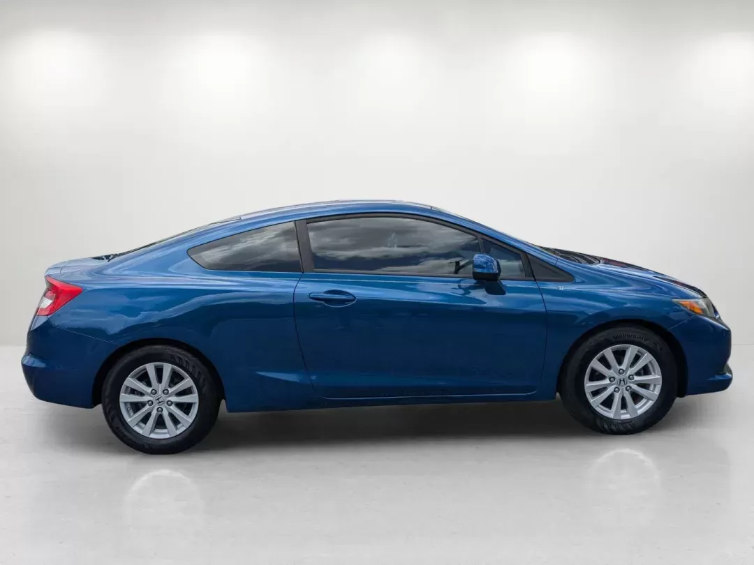 2012 Honda Civic Cpe EX (2HGFG3B82CH) with an Other engine, located at 1430 Gateway Drive, Opelika, AL, 36801, (334) 239-0944, 32.637871, -85.409790 - **Unleash Your Adventures with the 2012 Honda Civic Coupe EX!**<br /> <br /> If you're seeking a reliable and stylish vehicle that fits seamlessly into your active lifestyle, look no further than the stunning 2012 Honda Civic Coupe EX! This is the perfect car for budget-conscious buyers looking to m - Photo#3
