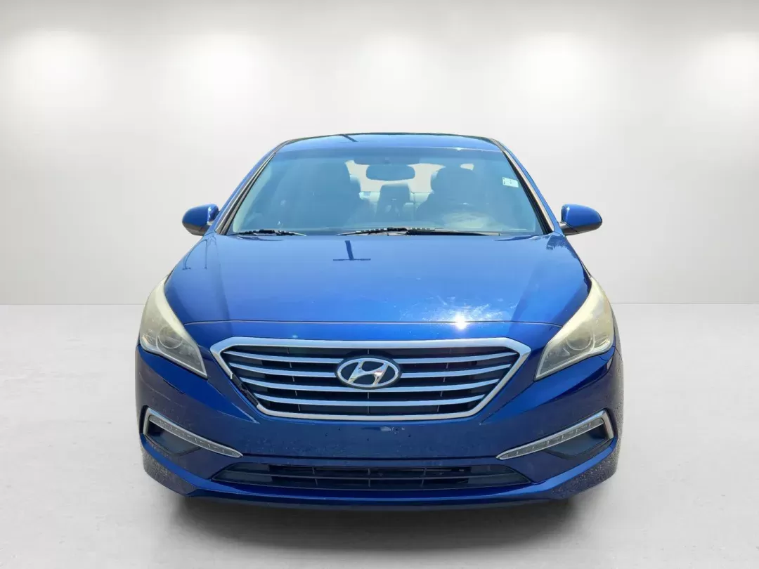 2015 /Gray Hyundai Sonata 2.4L SE (5NPE24AF7FH) with an Other engine, located at 1430 Gateway Drive, Opelika, AL, 36801, (334) 239-0944, 32.637871, -85.409790 - **Experience Comfort and Style with the 2015 Hyundai Sonata SE at Gils Auto in Opelika!**<br /> <br /> Are you ready to elevate your daily commute or weekend adventures? The 2015 Hyundai Sonata SE is the perfect blend of comfort, style, and efficiency, making it an ideal choice for budget-conscious - Photo#1