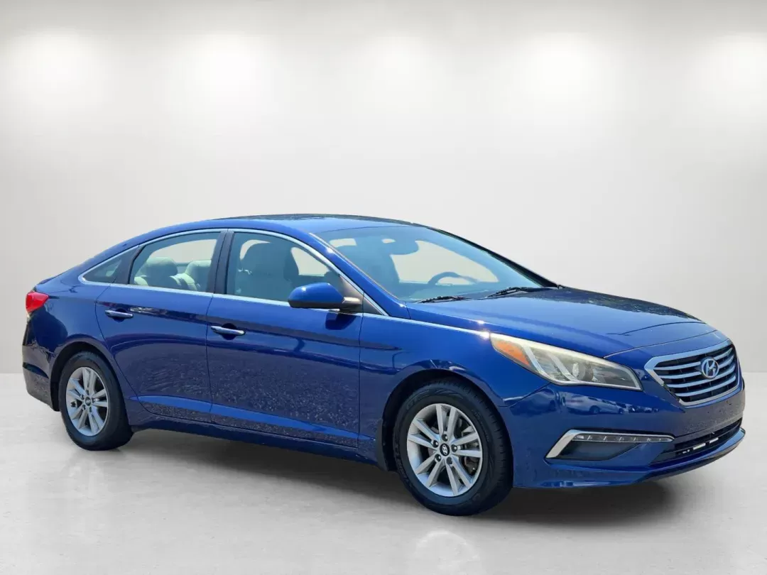 2015 /Gray Hyundai Sonata 2.4L SE (5NPE24AF7FH) with an Other engine, located at 1430 Gateway Drive, Opelika, AL, 36801, (334) 239-0944, 32.637871, -85.409790 - **Experience Comfort and Style with the 2015 Hyundai Sonata SE at Gils Auto in Opelika!**<br /> <br /> Are you ready to elevate your daily commute or weekend adventures? The 2015 Hyundai Sonata SE is the perfect blend of comfort, style, and efficiency, making it an ideal choice for budget-conscious - Photo#2