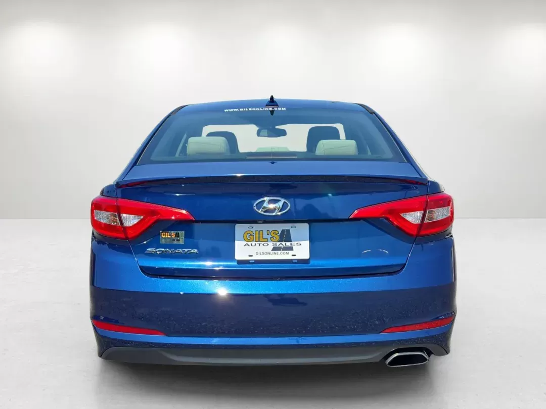 2015 /Gray Hyundai Sonata 2.4L SE (5NPE24AF7FH) with an Other engine, located at 1430 Gateway Drive, Opelika, AL, 36801, (334) 239-0944, 32.637871, -85.409790 - **Experience Comfort and Style with the 2015 Hyundai Sonata SE at Gils Auto in Opelika!**<br /> <br /> Are you ready to elevate your daily commute or weekend adventures? The 2015 Hyundai Sonata SE is the perfect blend of comfort, style, and efficiency, making it an ideal choice for budget-conscious - Photo#5