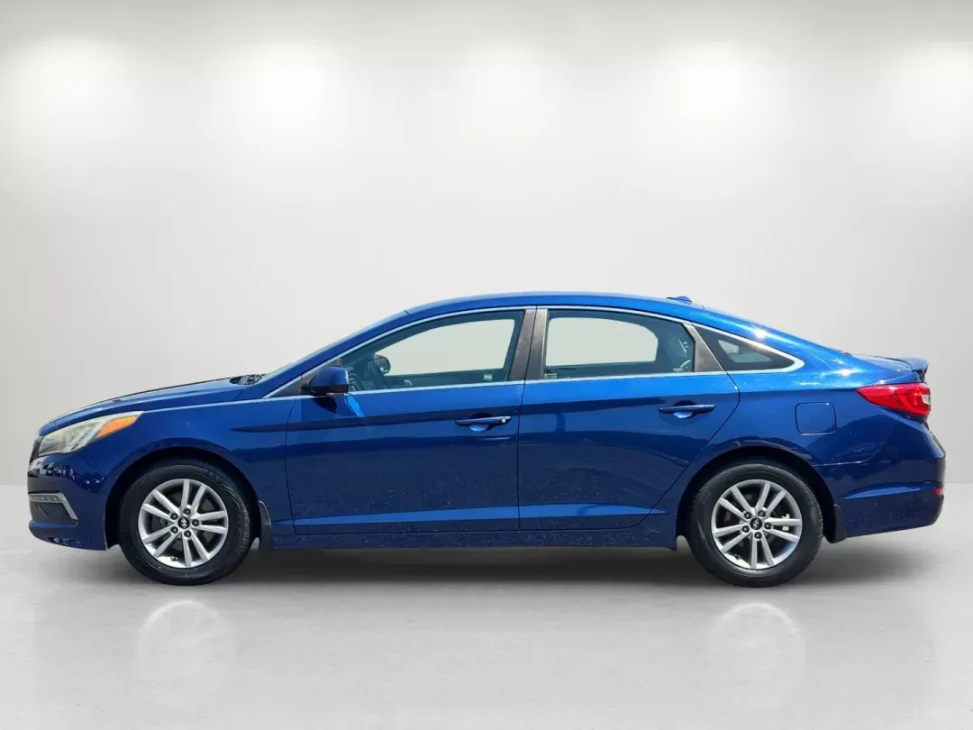 2015 /Gray Hyundai Sonata 2.4L SE (5NPE24AF7FH) with an Other engine, located at 1430 Gateway Drive, Opelika, AL, 36801, (334) 239-0944, 32.637871, -85.409790 - **Experience Comfort and Style with the 2015 Hyundai Sonata SE at Gils Auto in Opelika!**<br /> <br /> Are you ready to elevate your daily commute or weekend adventures? The 2015 Hyundai Sonata SE is the perfect blend of comfort, style, and efficiency, making it an ideal choice for budget-conscious - Photo#7