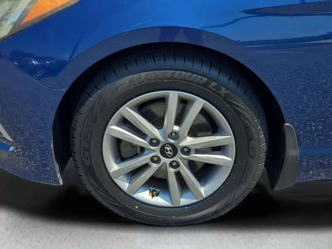 2015 /Gray Hyundai Sonata 2.4L SE (5NPE24AF7FH) with an Other engine, located at 1430 Gateway Drive, Opelika, AL, 36801, (334) 239-0944, 32.637871, -85.409790 - **Experience Comfort and Style with the 2015 Hyundai Sonata SE at Gils Auto in Opelika!**<br /> <br /> Are you ready to elevate your daily commute or weekend adventures? The 2015 Hyundai Sonata SE is the perfect blend of comfort, style, and efficiency, making it an ideal choice for budget-conscious - Photo#8