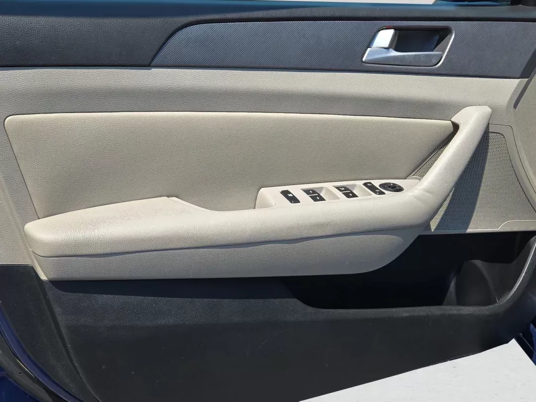2015 /Gray Hyundai Sonata 2.4L SE (5NPE24AF7FH) with an Other engine, located at 1430 Gateway Drive, Opelika, AL, 36801, (334) 239-0944, 32.637871, -85.409790 - **Experience Comfort and Style with the 2015 Hyundai Sonata SE at Gils Auto in Opelika!**<br /> <br /> Are you ready to elevate your daily commute or weekend adventures? The 2015 Hyundai Sonata SE is the perfect blend of comfort, style, and efficiency, making it an ideal choice for budget-conscious - Photo#9