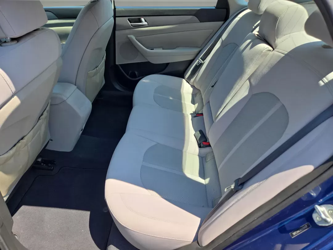 2015 /Gray Hyundai Sonata 2.4L SE (5NPE24AF7FH) with an Other engine, located at 1430 Gateway Drive, Opelika, AL, 36801, (334) 239-0944, 32.637871, -85.409790 - **Experience Comfort and Style with the 2015 Hyundai Sonata SE at Gils Auto in Opelika!**<br /> <br /> Are you ready to elevate your daily commute or weekend adventures? The 2015 Hyundai Sonata SE is the perfect blend of comfort, style, and efficiency, making it an ideal choice for budget-conscious - Photo#12