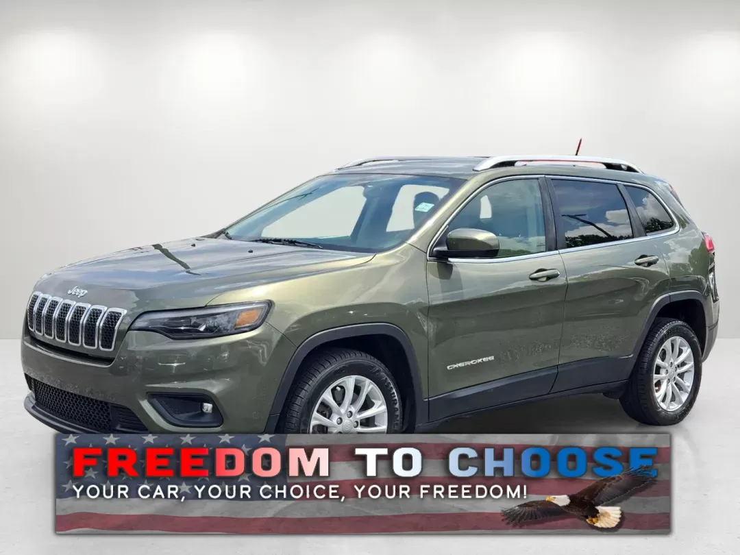 2019 /Lt Frost Beige/Black Jeep Cherokee Latitude (1C4PJLCB1KD) with an Other engine, located at 1430 Gateway Drive, Opelika, AL, 36801, (334) 239-0944, 32.637871, -85.409790 - **Discover Adventure with the 2019 Jeep Cherokee Latitude at Gils Auto!**<br /> <br /> Are you ready to elevate your driving experience? Whether you're embarking on family road trips, commuting to work, or enjoying weekend getaways, the 2019 Jeep Cherokee Latitude offers the versatility and comfort - Photo#0