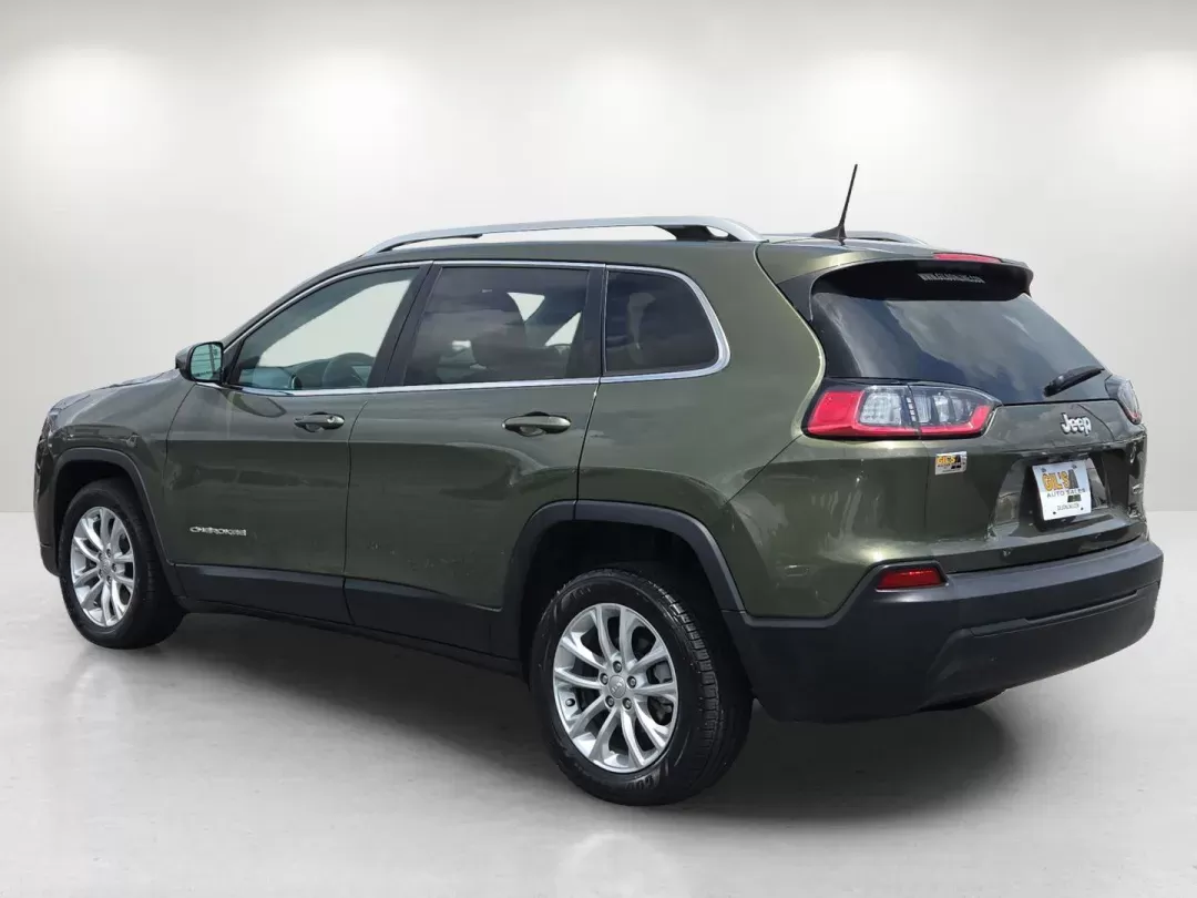 2019 /Lt Frost Beige/Black Jeep Cherokee Latitude (1C4PJLCB1KD) with an Other engine, located at 1430 Gateway Drive, Opelika, AL, 36801, (334) 239-0944, 32.637871, -85.409790 - **Discover Adventure with the 2019 Jeep Cherokee Latitude at Gils Auto!**<br /> <br /> Are you ready to elevate your driving experience? Whether you're embarking on family road trips, commuting to work, or enjoying weekend getaways, the 2019 Jeep Cherokee Latitude offers the versatility and comfort - Photo#6